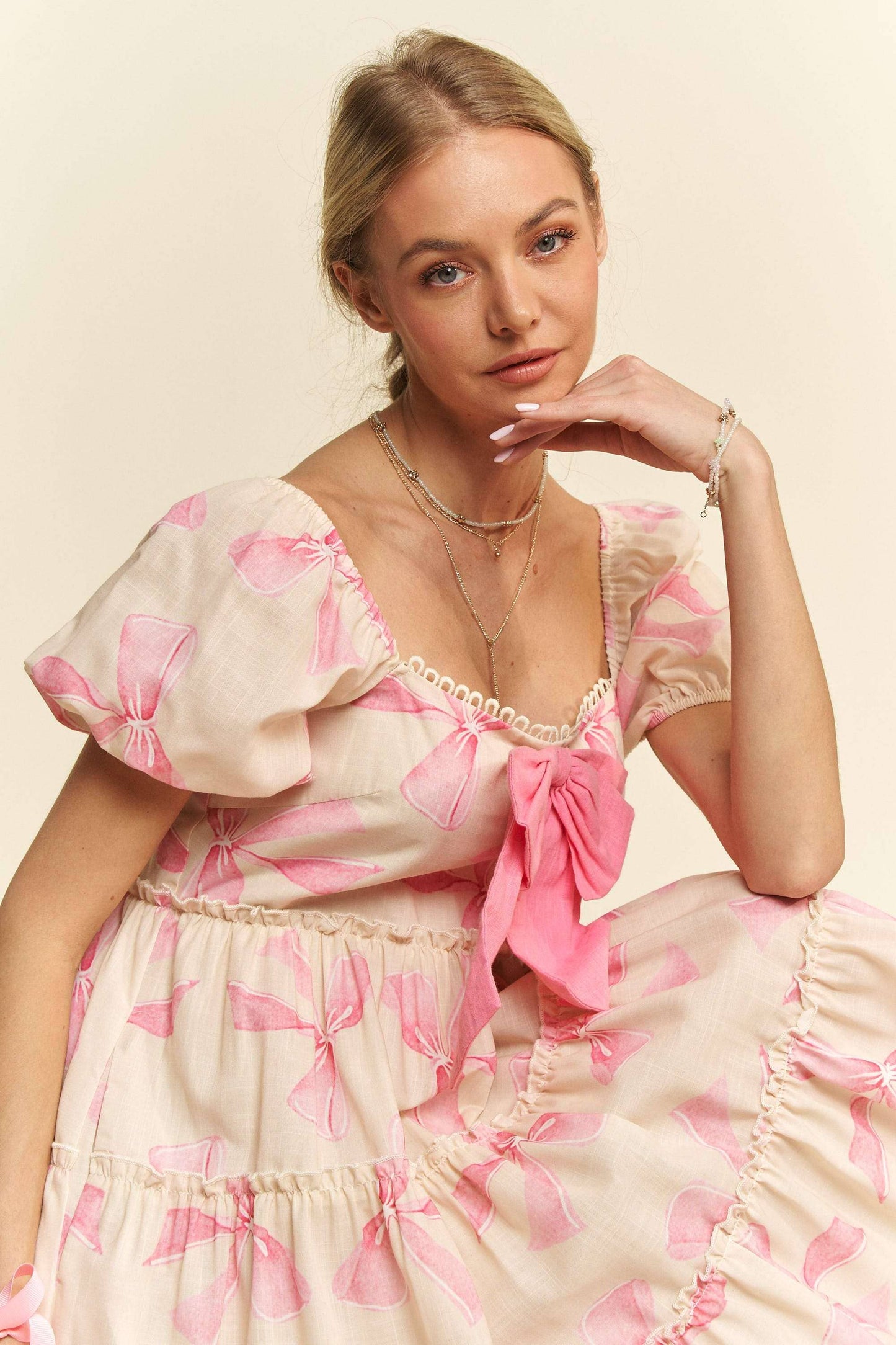 BOW PRINTED PUFF SMOCKING BACK TIERED DRESS