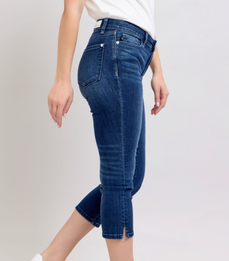 JUDY BLUE Dark Wash Capri