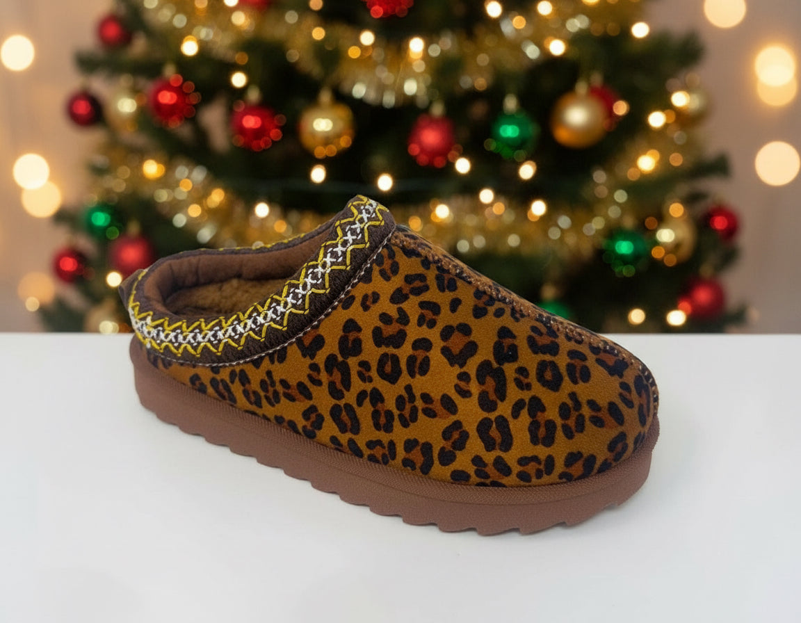 Wild Diva Women Embroidered Fur Lining Cozy Winter Slippers