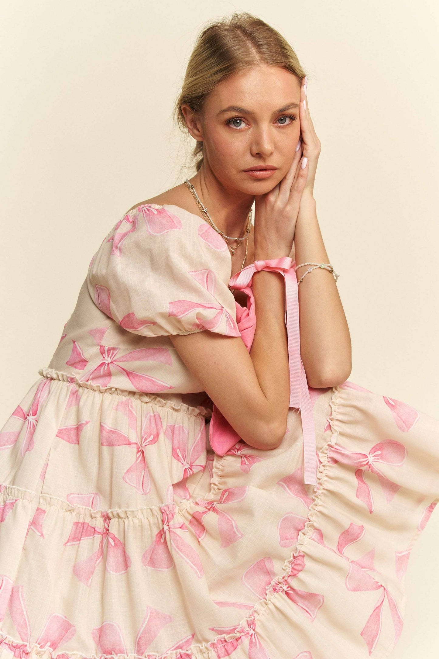 BOW PRINTED PUFF SMOCKING BACK TIERED DRESS
