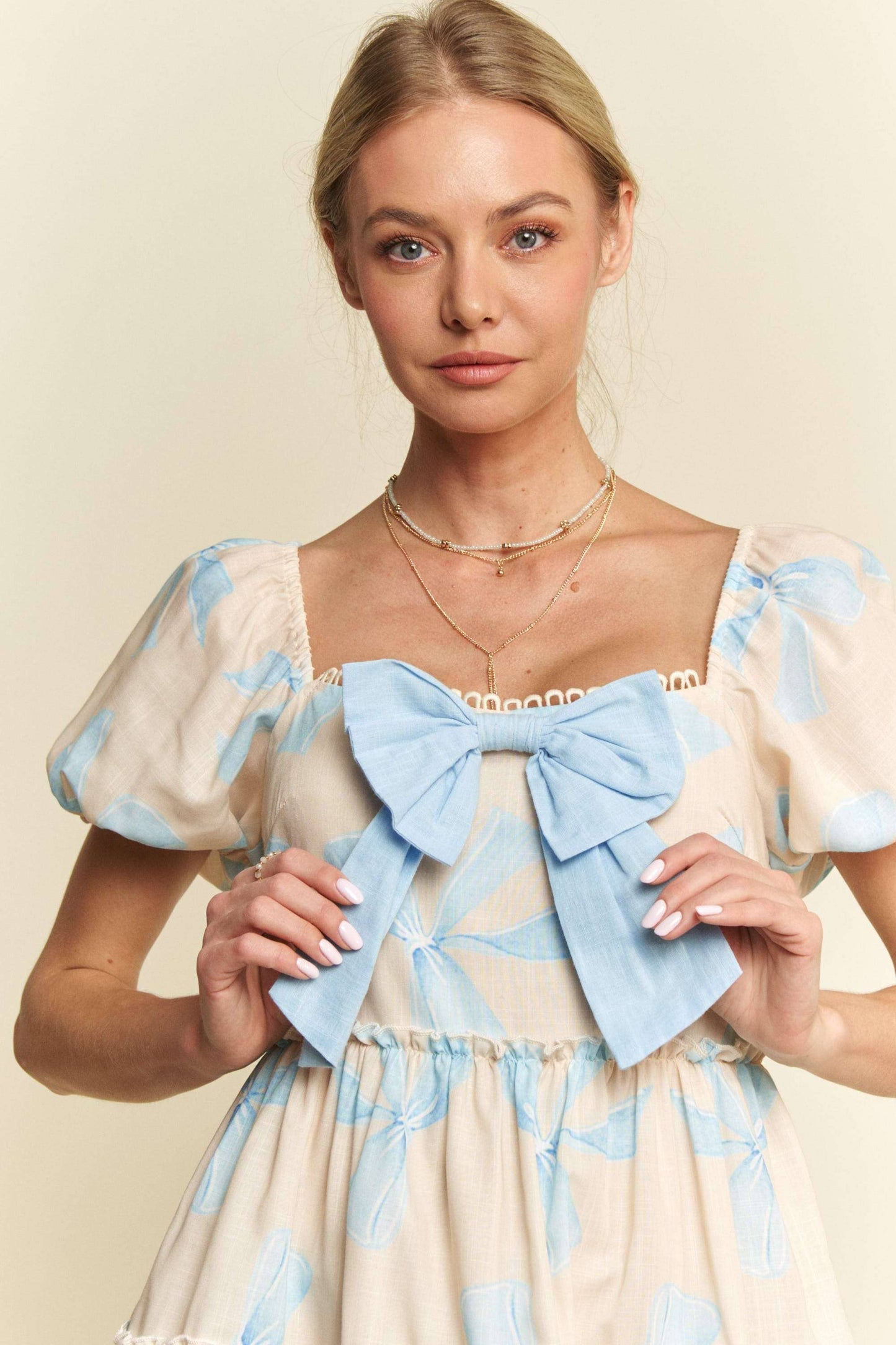 BOW PRINTED PUFF SMOCKING BACK TIERED DRESS
