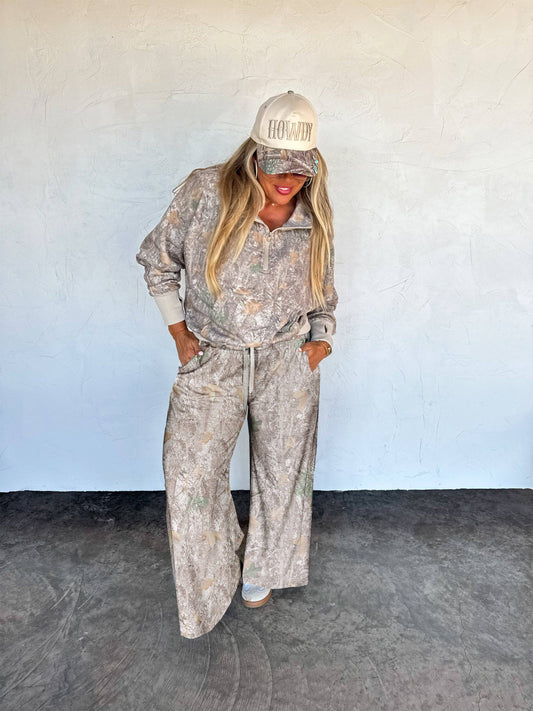 DRIFT AWAY WIDE LEG CAMO JOGGERS