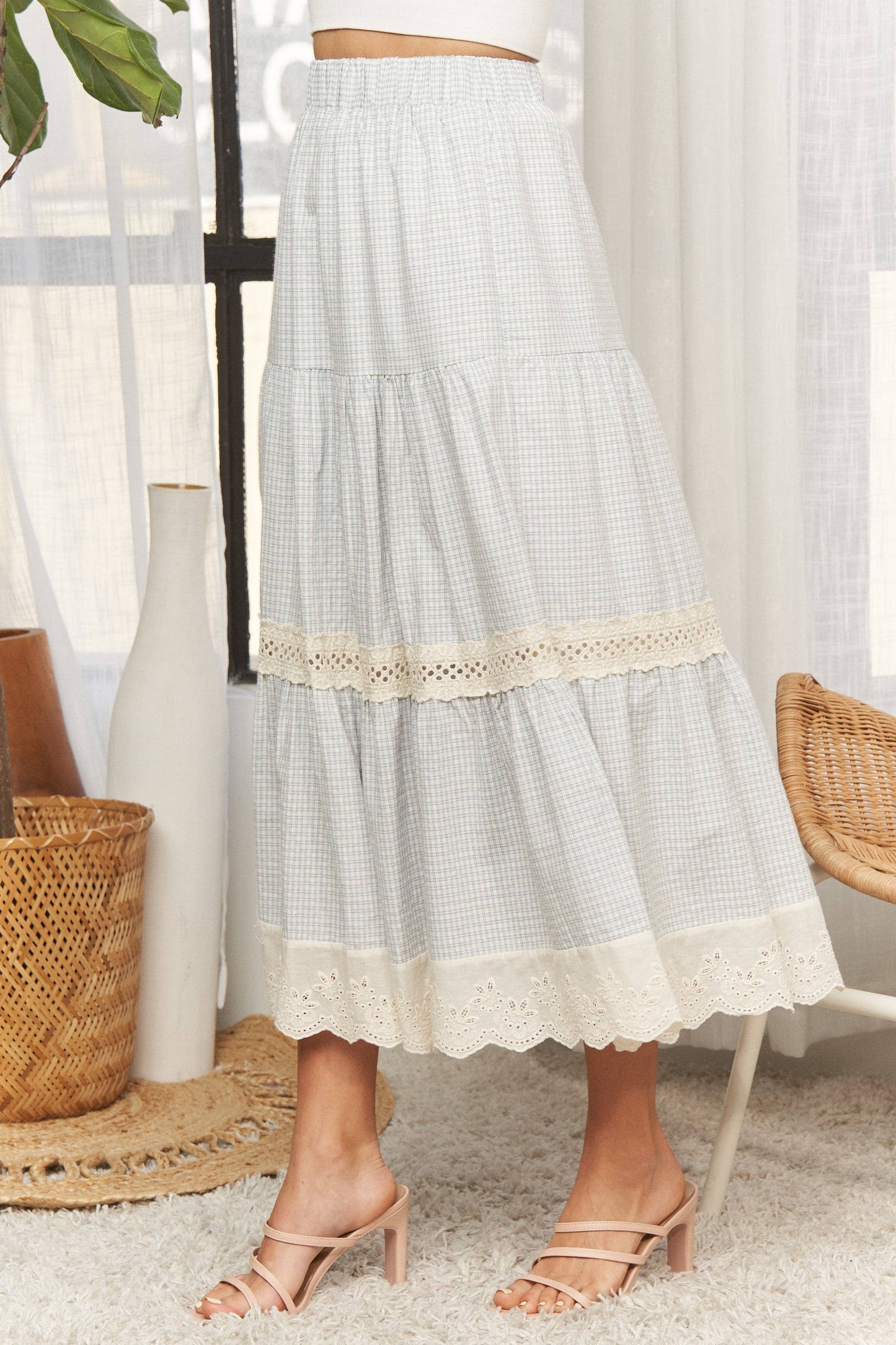 TIERED MIDI SKIRT WITH LACE TRIM