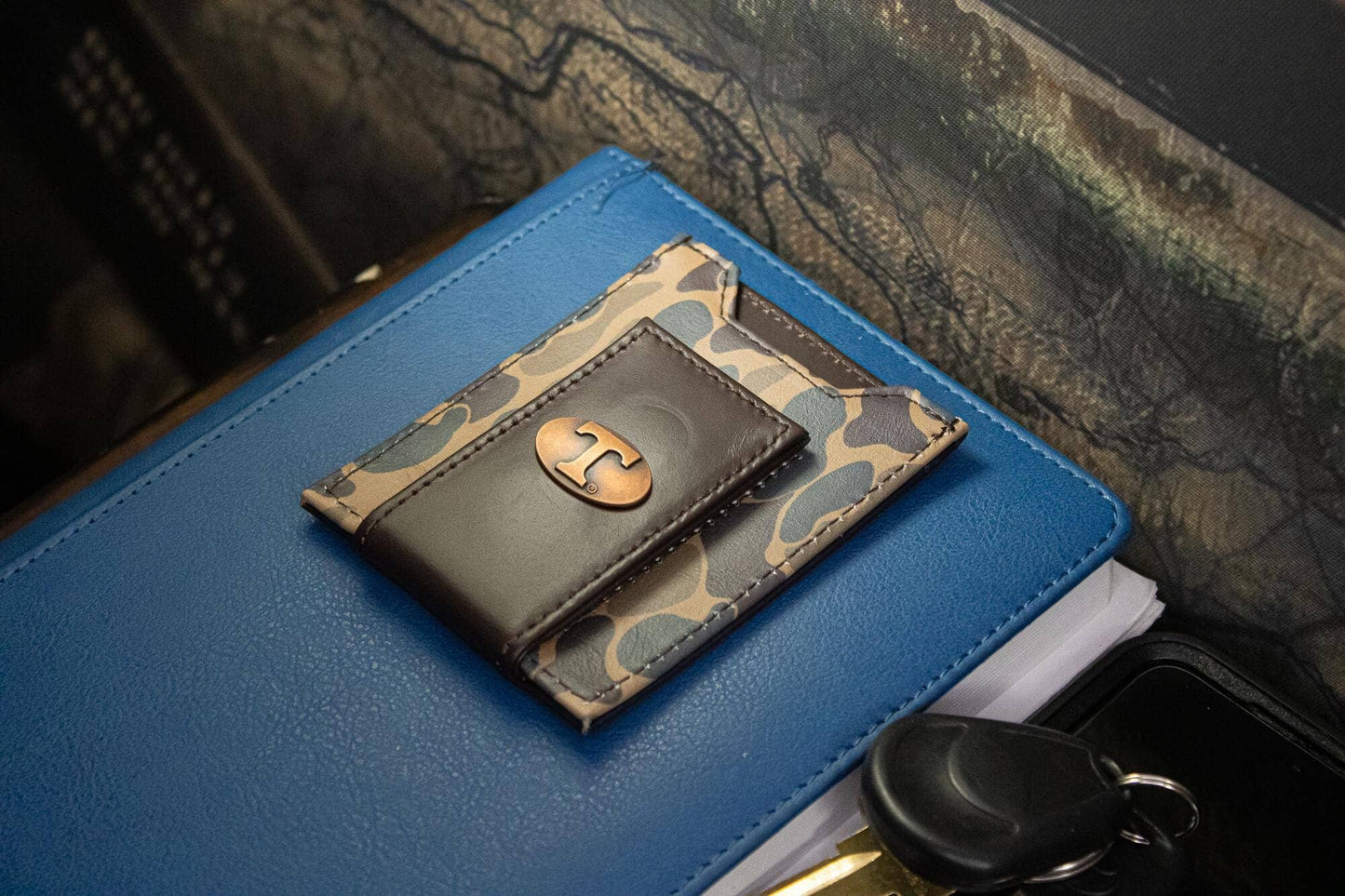 Tennessee Vols Magnetic Old School Camo Leather Wallet.