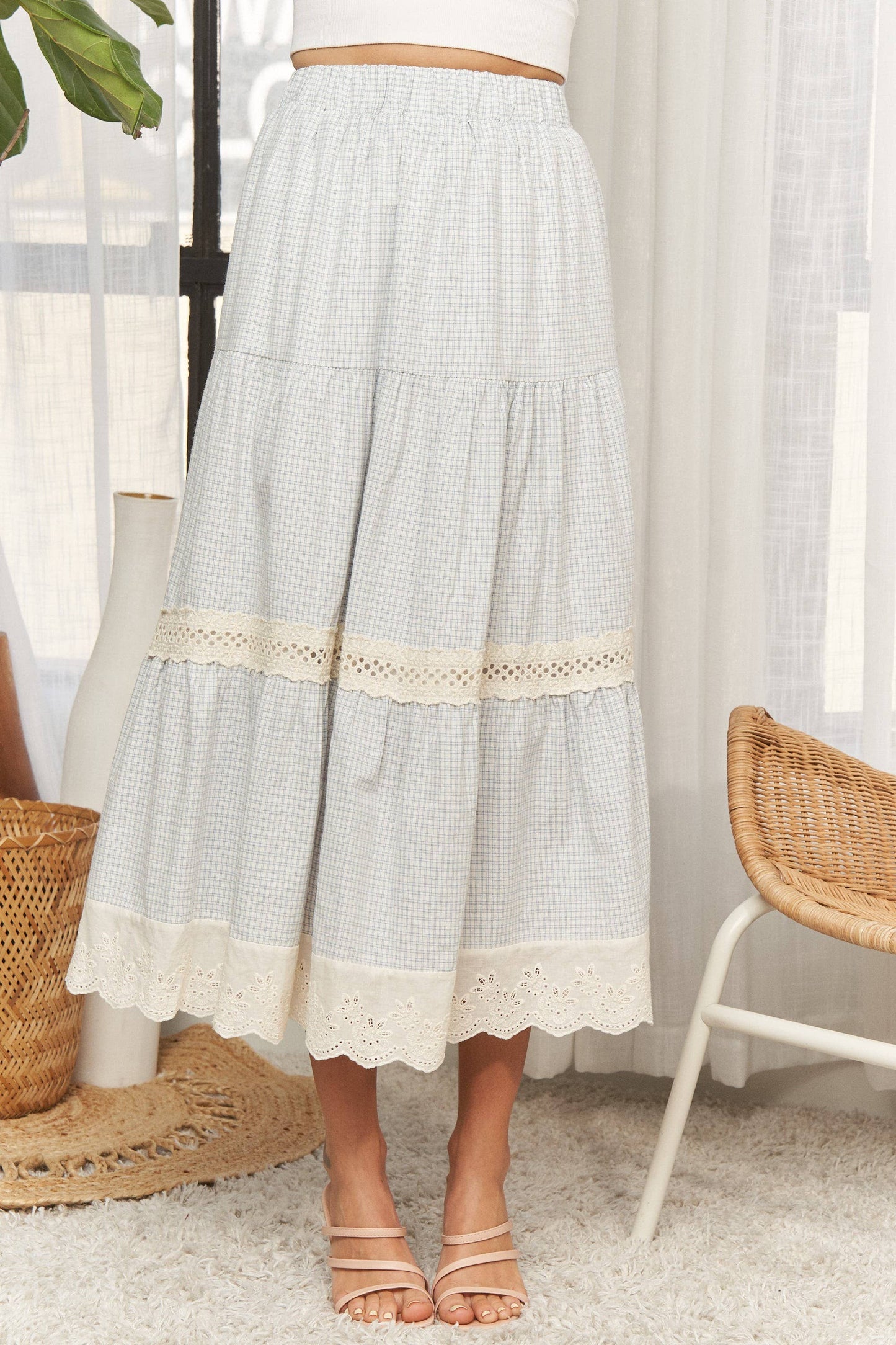 TIERED MIDI SKIRT WITH LACE TRIM