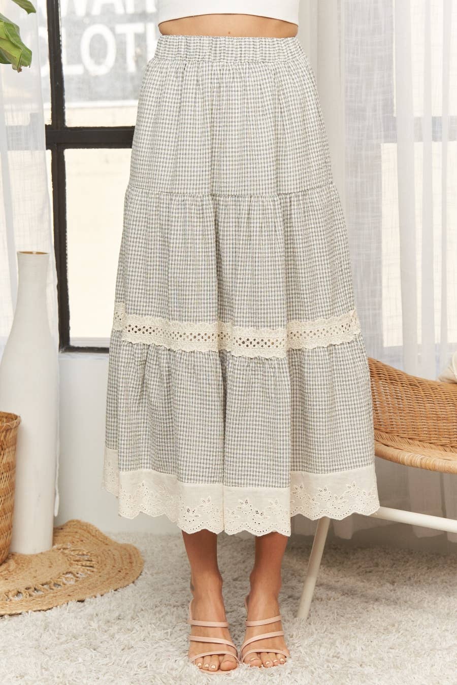 TIERED MIDI SKIRT WITH LACE TRIM