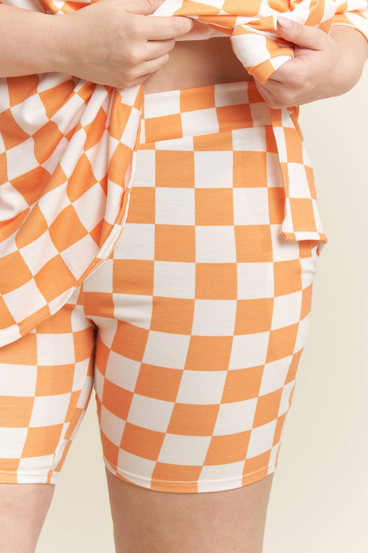 PLUS SIZE SHORT SLV V-NECK / SHORTS CHECKERBOARD SET