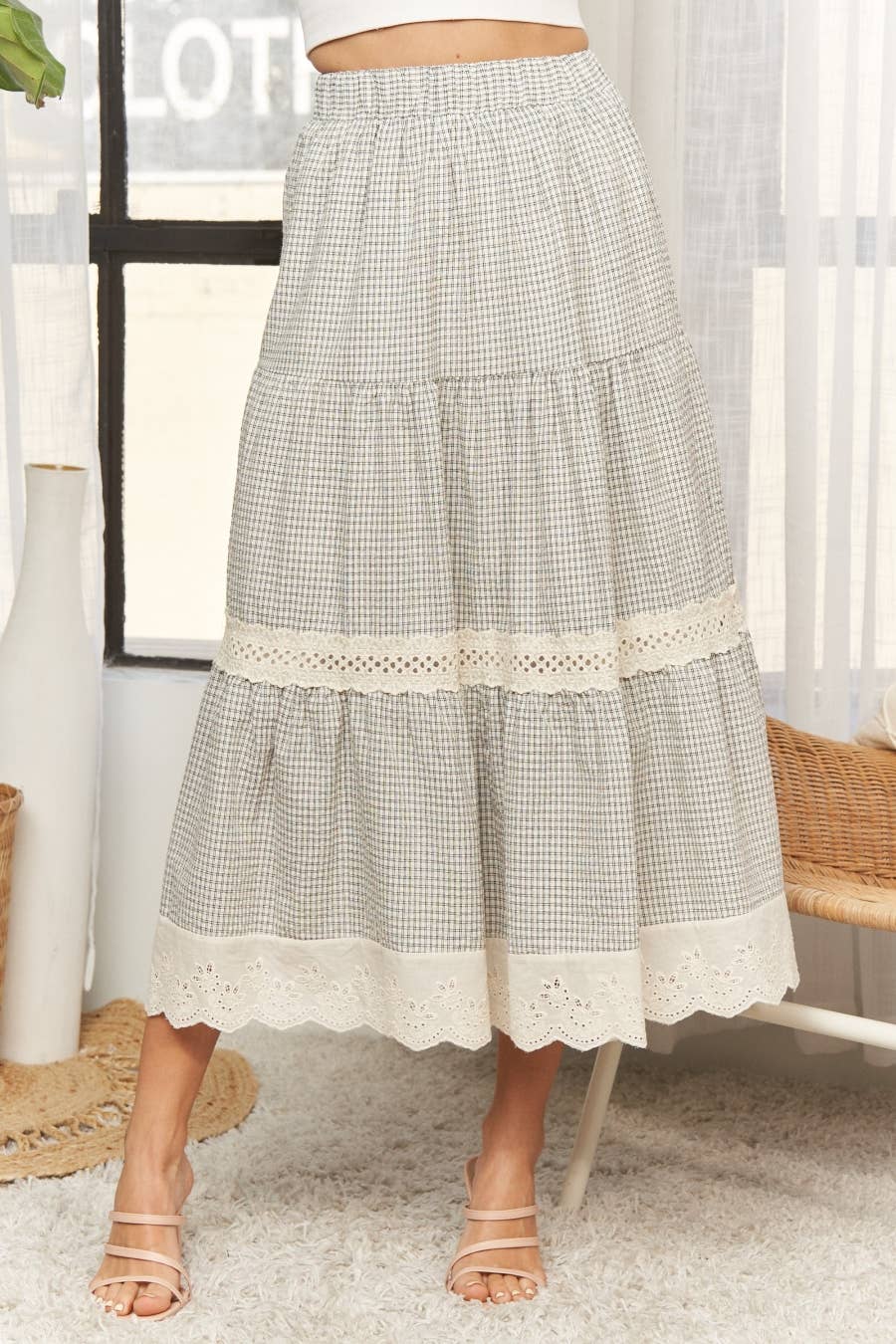 TIERED MIDI SKIRT WITH LACE TRIM