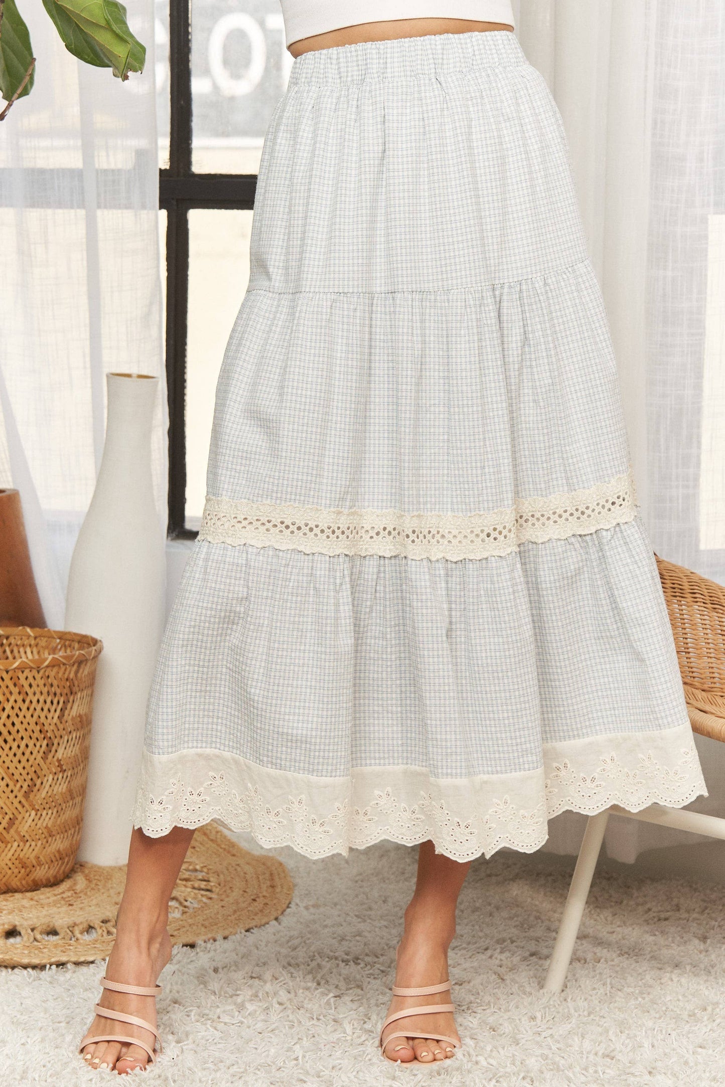 TIERED MIDI SKIRT WITH LACE TRIM