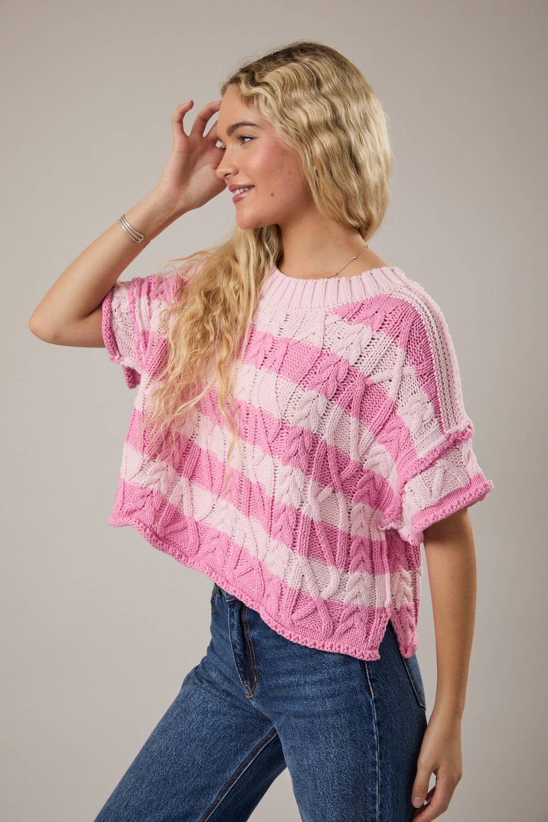 ROUND NECK SHORT SLEEVE KNIT SWEATER TOP