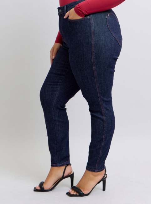 JUDY BLUE - Heart Shaped Back Pocket Skinny Jeans