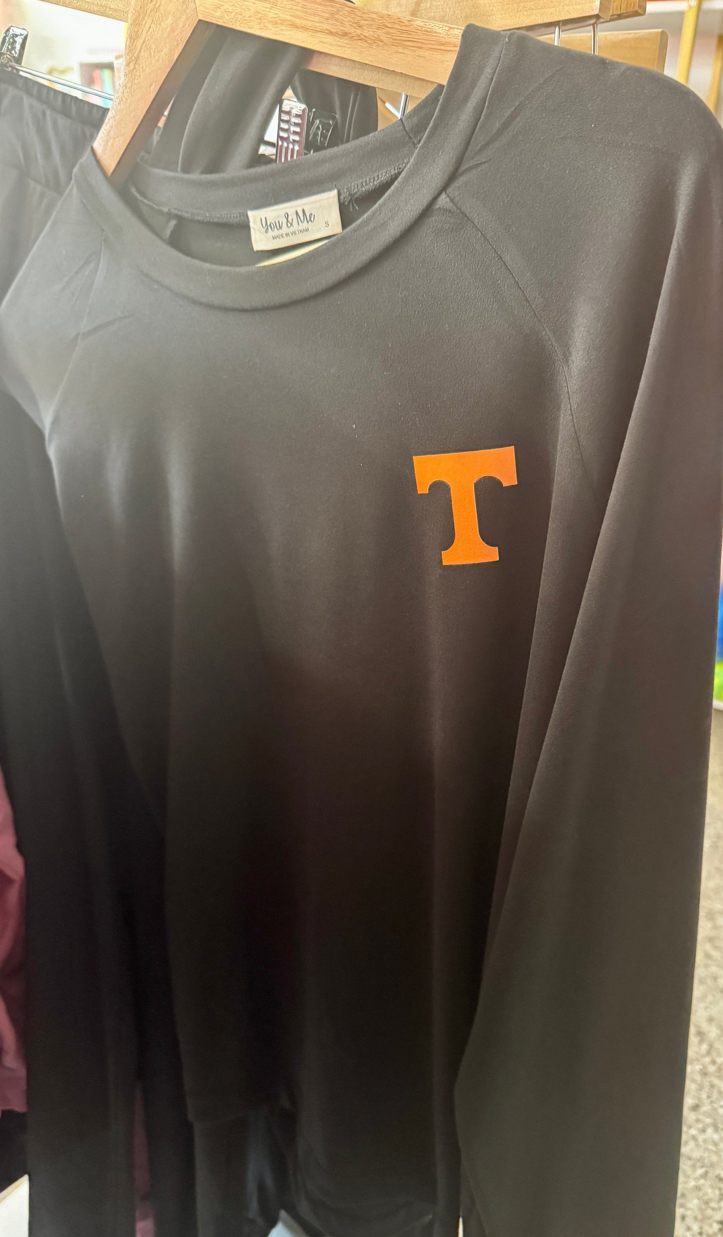 TENNESSEE LONG SLEEVE TOP AND JOGGERS SET WITH SELF TIE