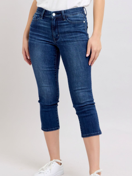 JUDY BLUE Dark Wash Capri
