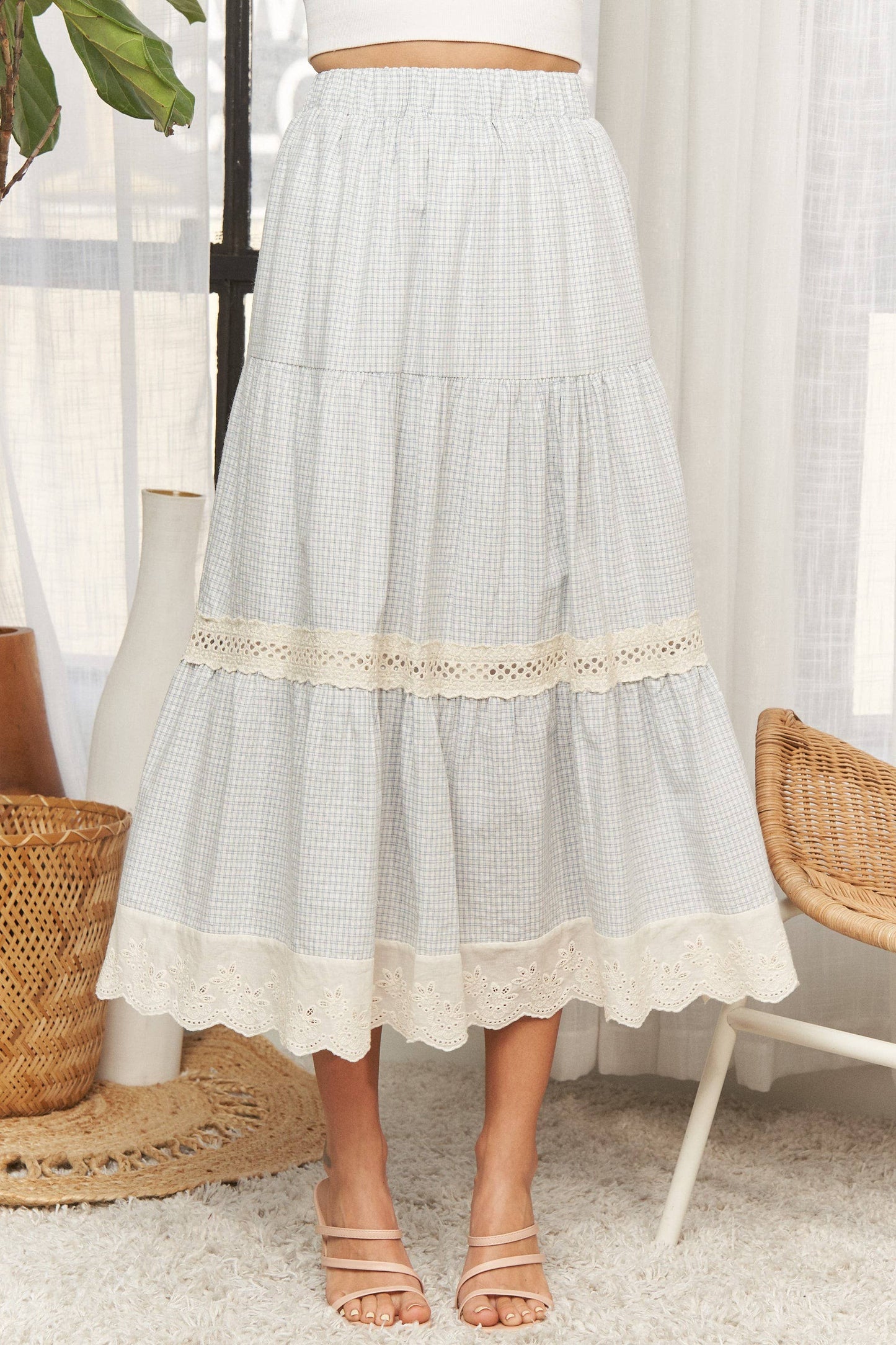 TIERED MIDI SKIRT WITH LACE TRIM