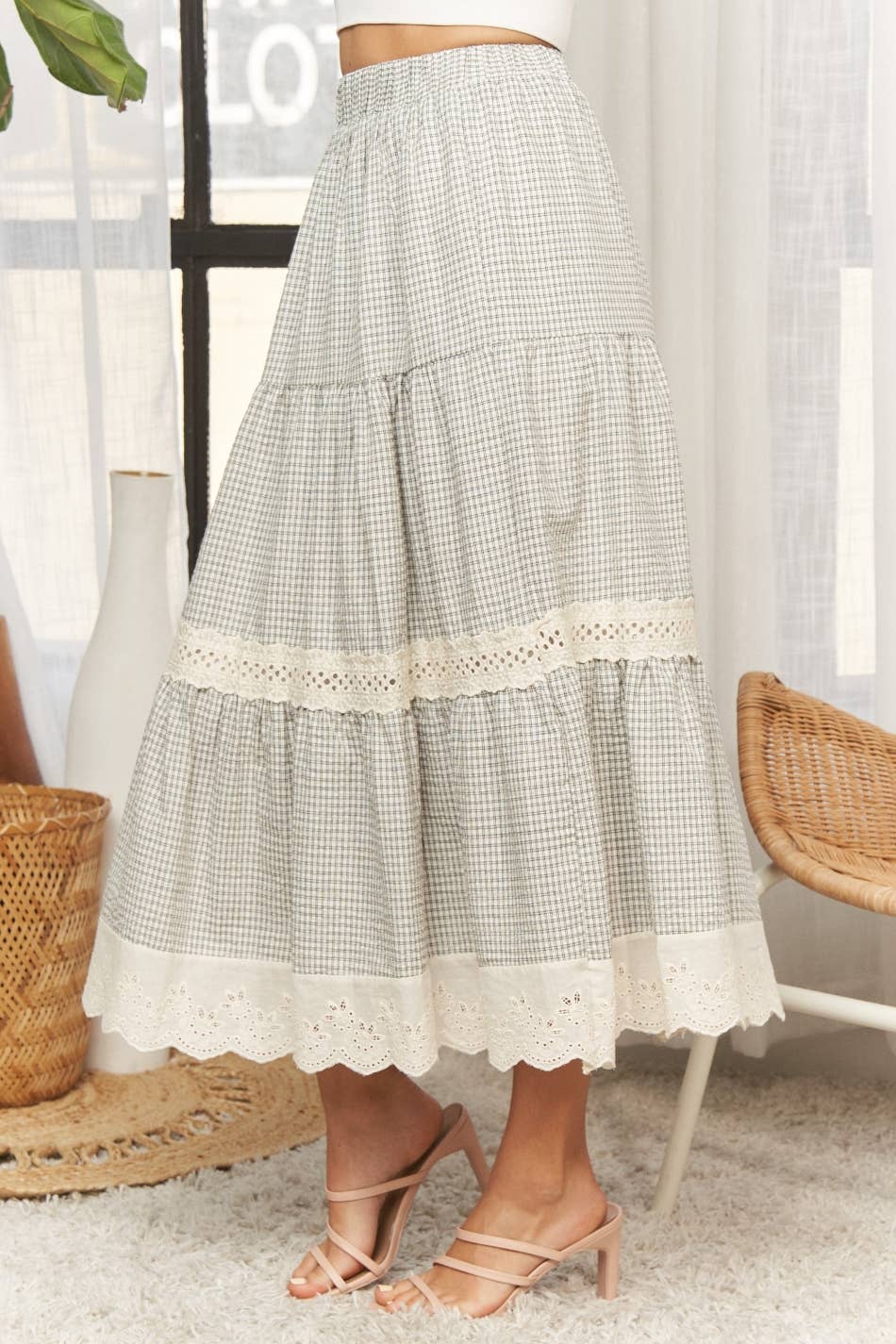 TIERED MIDI SKIRT WITH LACE TRIM