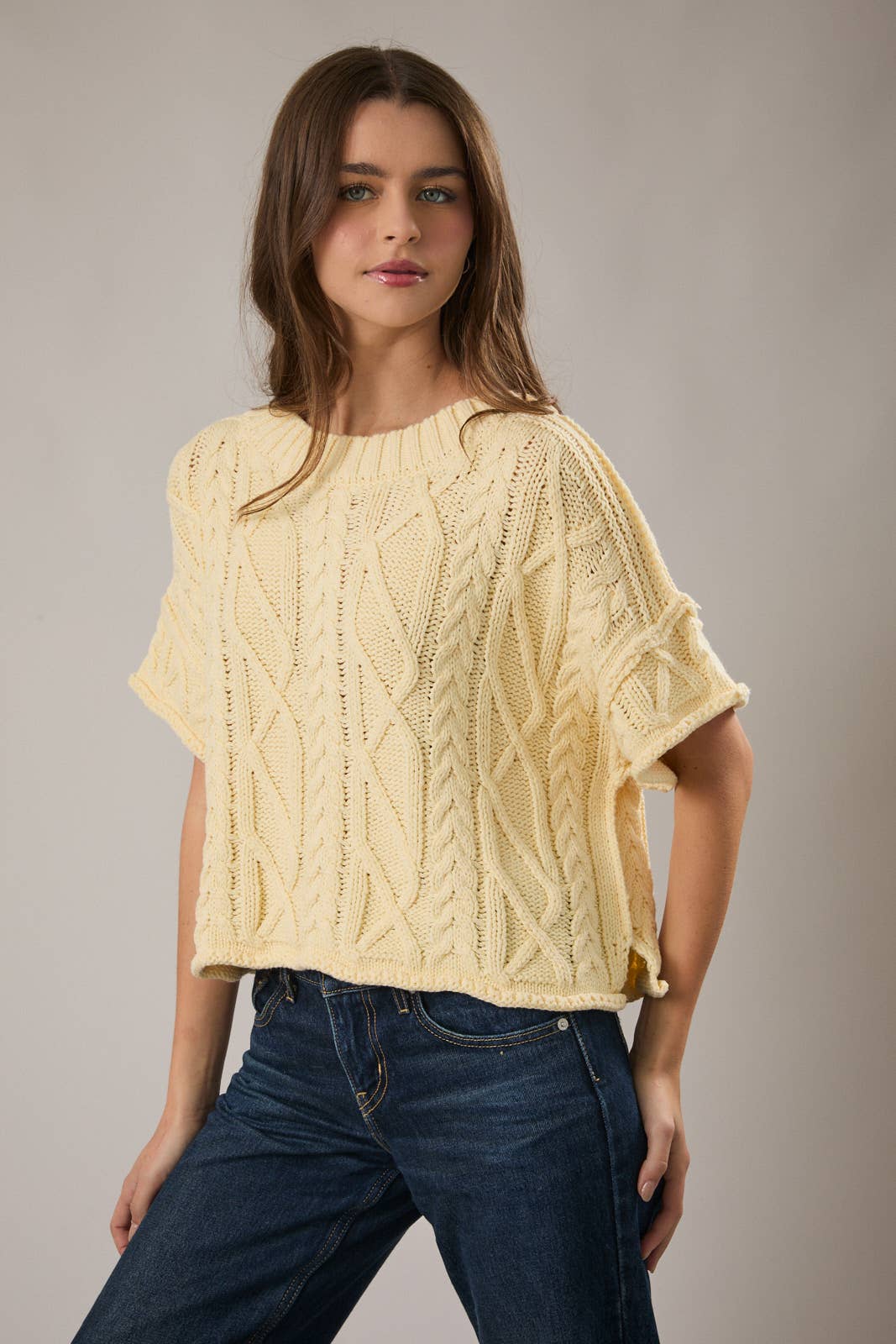 ROUND NECK SHORT SLEEVE KNIT SWEATER TOP