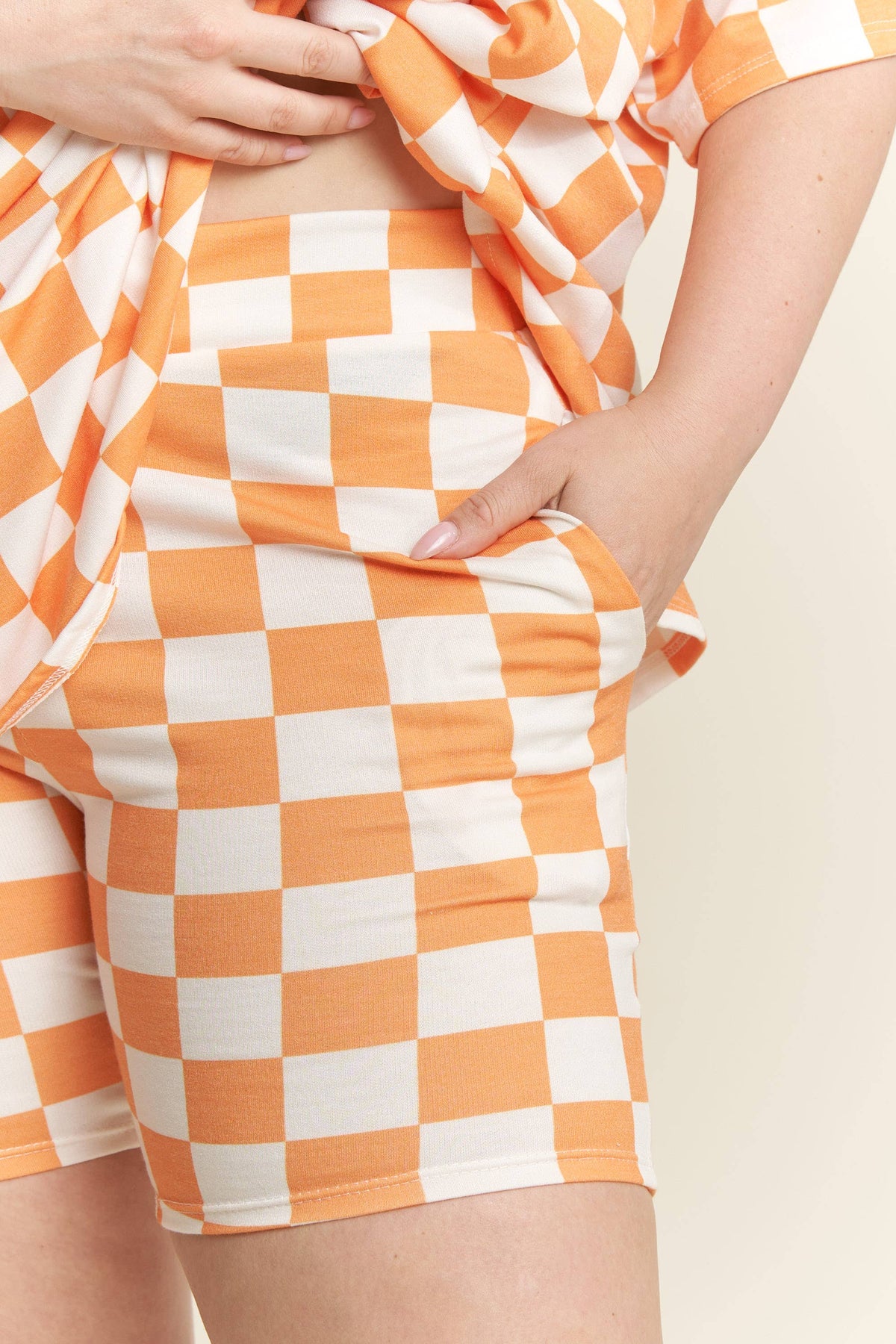 PLUS SIZE SHORT SLV V-NECK / SHORTS CHECKERBOARD SET